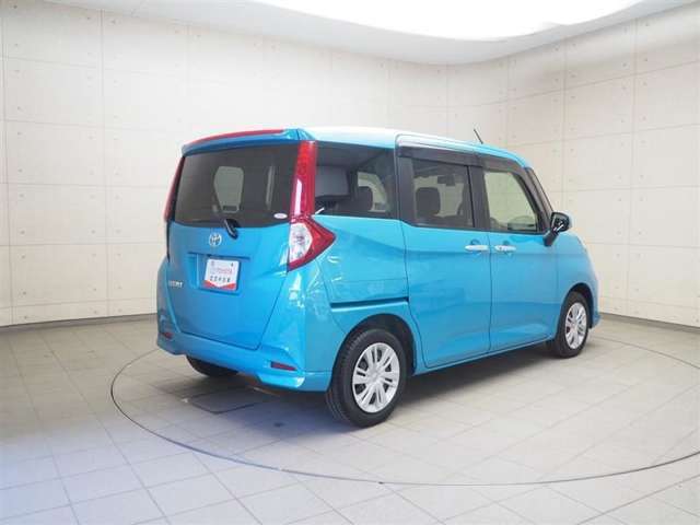 広々とした車内空間に優れた燃費性能。更にデザインも上質で人気のお車です！