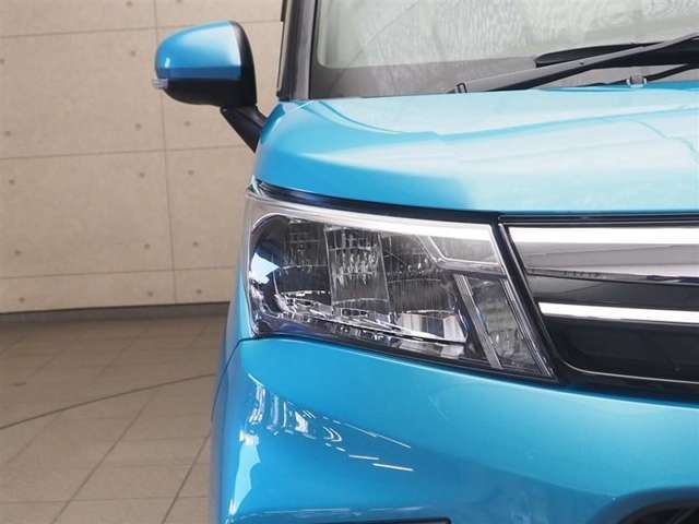LEDヘッドライトです。デザイン性がよくとても明るいので、夜間の走行や悪天候でも安心です。しかも長寿命！