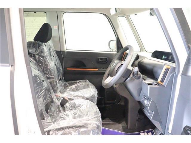 良好な視界とスムーズな乗り降りを実現した運転席。運転席はアイポイントを高くし視界良好です。