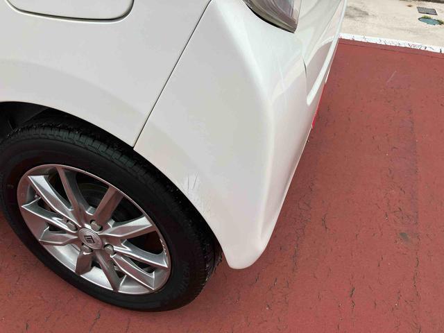 リヤバンパー助手席側に傷・凹みがございます。