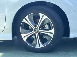 日産純正アルミホイール　タイヤサイズは215/50R17です。
