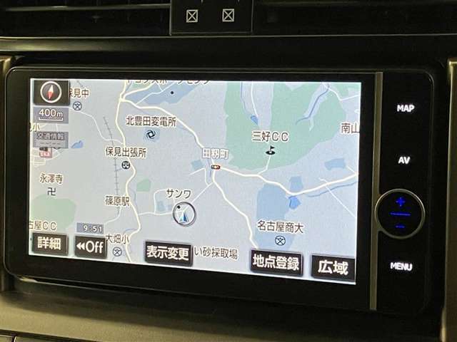【純正ナビ装着車】　トヨタ純正SDナビ装着車です。トヨタ純正ならではのシンプルでカンタン操作が魅力です！　フルセグ/DVDビデオが視聴可能です♪