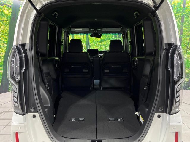 普段のお買い物や通勤、送迎等に十分な荷室スペースを確保しております。セカンドシートを倒すと、大きな荷物の積載も可能です♪