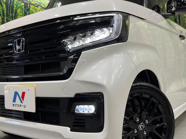 【LEDヘッドライト】悪天候や夜間走行時も良好な視界を確保し安心して運転できる高輝度LEDヘッドライトを装備！点灯速度が早く、消費電力も抑えられています。
