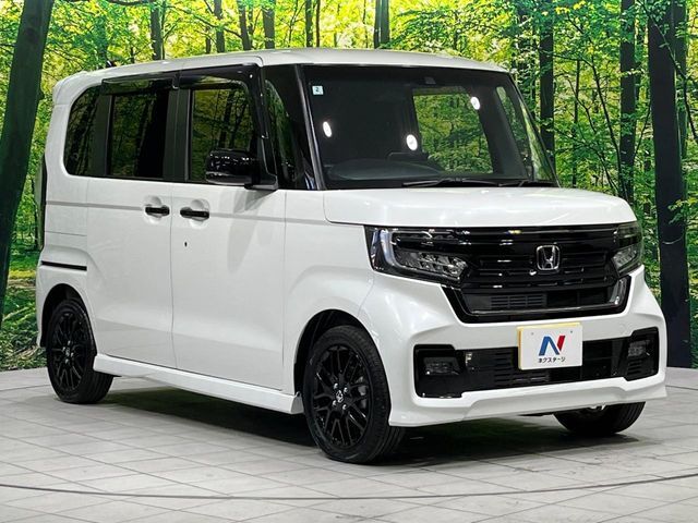 大好評のボディコーティング「弾スプラッシュコート」もご納車までに施工可能。通常のガラスコートと異なる、耐久年数6年の無機質ガラスコーティングが、ボディをキレイな状態に保ってくれます。