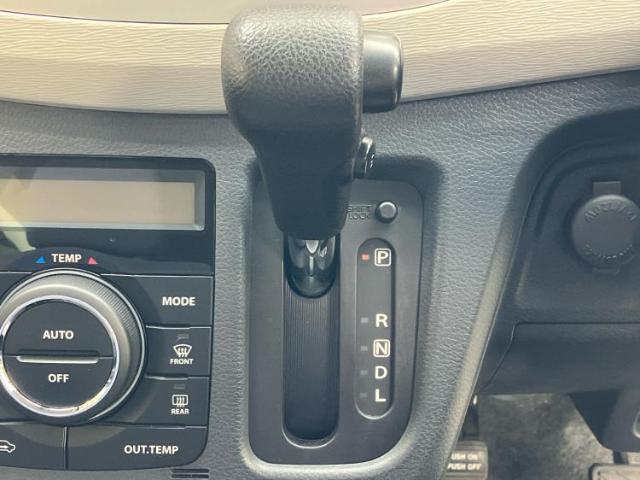 WECARSの展示場では実際に見て、触ってお車をお選びいただけます！知識の豊富な営業スタッフが様々なカーライフをご提案いたします！