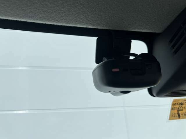【前後ドライブレコーダー】後方カメラ設置で追突時の記録も可能、あおり運転対策に！