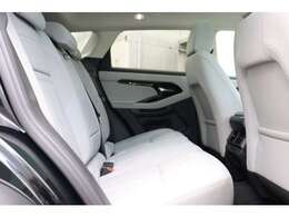 『輸入車ならではの洗練されたインテリア！英国らしい気品高いインテリアに仕上がっております！また、『インテリアガード』も扱っています。詳しくは店頭スタッフまで