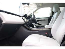 『輸入車ならではの洗練されたインテリア！英国らしい気品高いインテリアに仕上がっております！