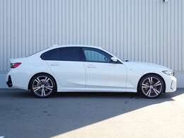 BMW認定中古車は、ドイツ本社と同様の教育・訓練を受けたBMW専門のメカニックが100項目以上のポイントを徹底的にチェックし、厳選した車輌のみを販売しております。