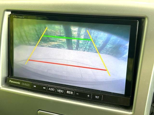 【バックカメラ】駐車時に後方がリアルタイム映像で確認できます。大型商業施設や立体駐車場での駐車時や、夜間のバック時に大活躍！運転スキルに関わらず、今や必須となった装備のひとつです！