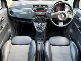 1.2スポーツ専用のインテリア♪内装はブラックを基調としたシックで落ち着いた雰囲気の車内になっております♪パネルやスイッチ類には目立つキズや汚れ等も無くキレイな状態です♪