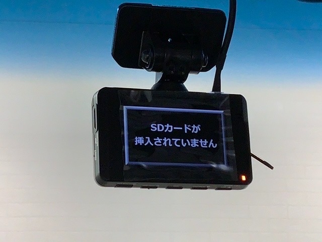 万が一の事故のときもドライブレコーダーがあると安心です。ご利用になる場合は個人情報保護の観点より新品の対応SDカードをお求め下さい。