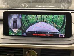 【パノラミックビューモニター】専用のカメラにより、上から見下ろしたような視点で360度クルマの周囲を確認することができます☆死角部分も確認しやすく、狭い場所での切り返しや駐車もスムーズに行えます。