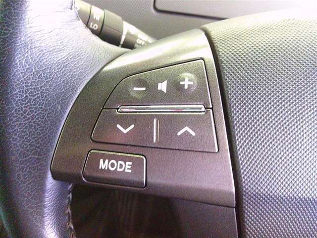 ステアリングスイッチ付！運転中も目線を動かす事無く音量等の操作可能！