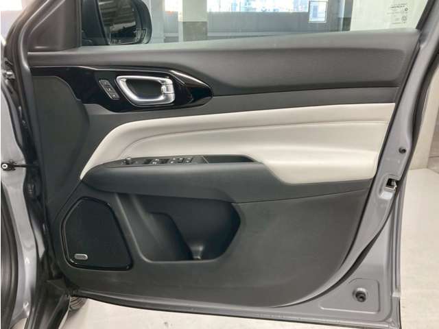 全国ご納車対応可能でございます。お客様の大切なお車をご自宅までしっかりとお届けいたしますので遠方のお客様もお気軽にお問合せ下さいませ。