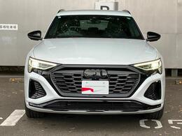 ダーク Audi rings ＆ブラックスタイリングパッケージ