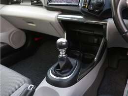 6速MT車★クラッチのすべり感もなくマニュアル車でよくダメになるシフトのリンケージのガタもありません！