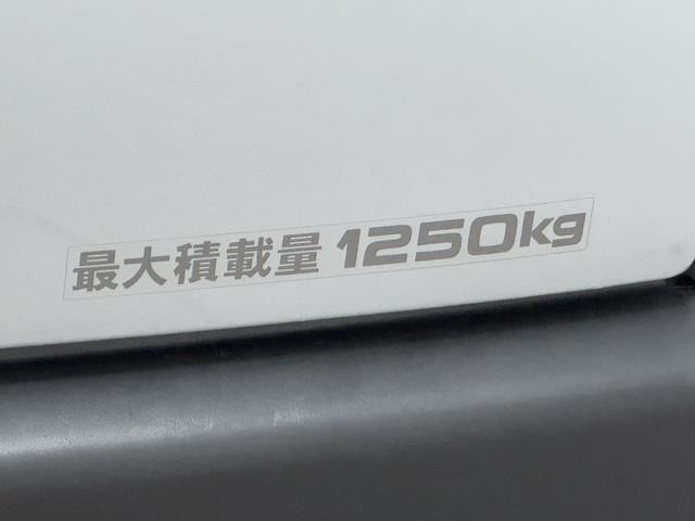 積載可能な量が貼ってありますね。　この量までじゃんじゃん載せられちゃうので色んな用途に使えますね。