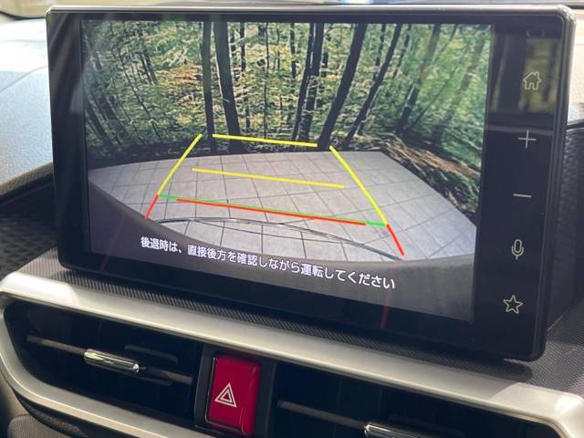 【バックカメラ】駐車時に後方がリアルタイム映像で確認できます。大型商業施設や立体駐車場での駐車時や、夜間のバック時に大活躍！運転スキルに関わらず、今や必須となった装備のひとつです！