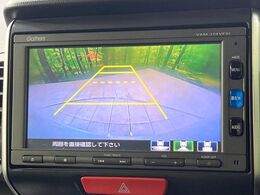 【バックカメラ】駐車時に後方がリアルタイム映像で確認できます。大型商業施設や立体駐車場での駐車時や、夜間のバック時に大活躍！運転スキルに関わらず、今や必須となった装備のひとつです！