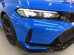 【LEDヘッドライト】大光量で夜道や雨の日の安心感を高めるLEDヘッドライト。周囲の明るさに応じて自動点灯・消灯/ライトの消し忘れも防げるオートライトコントロール付！