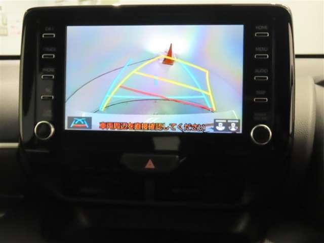 後方の見える安心をお届けするバックガイドモニター付：バックするときのアシストラインもあって楽々バック！車庫入れや縦列駐車をサポートし、苦手な駐車も安心です！今やもう手放せない装備ですネ♪