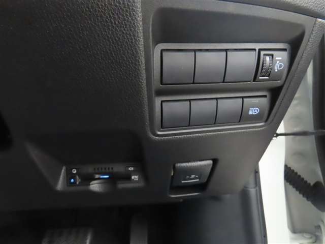 ETC！料金所も止まる事無くスイスイです！窓を開ける必要も無いので雨や花粉、排気ガスの浸入もありません！今や必需品ですネ！