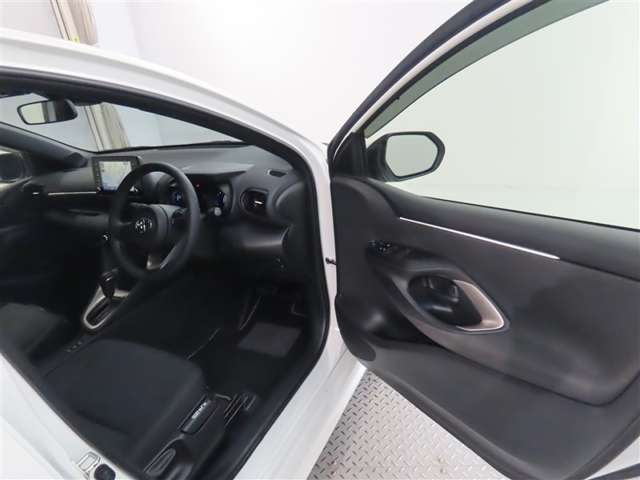 【禁煙車の定義】当店の定義・・・☆タバコ臭くない事☆コゲがない事☆灰皿等の喫煙器具が未使用の事　以上3項目をクリアした場合【禁煙車】と表示します。（現状を表しています。過去の事は、断定できません。）