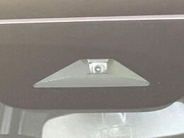 【ホンダセンシング】走行中に前方の車両等を認識し、衝突しそうな時は警報とブレーキで衝突回避と被害軽減をアシスト。より安全にドライブをお楽しみいただけます。