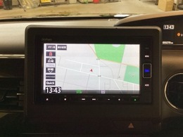 ナビゲーションはフルセグTV、インターナビ対応のGathers純正メモリーナビを搭載しています。Bluetoothオーディオ機能がありますので、スマートフォンなどの音楽も再生できます。