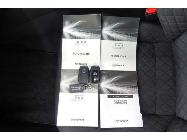 取扱説明書・ナビ説明書・マルチメディア説明書・メンテナンスノート・スマートキー2個一式揃っております！