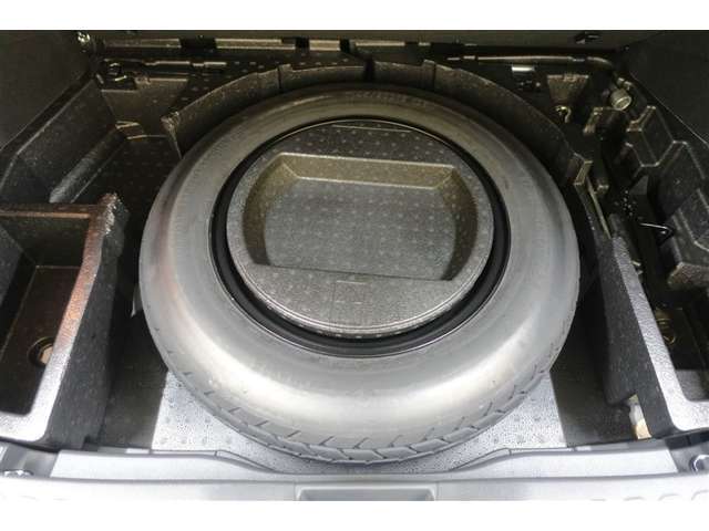 スペアタイヤが装備されております！