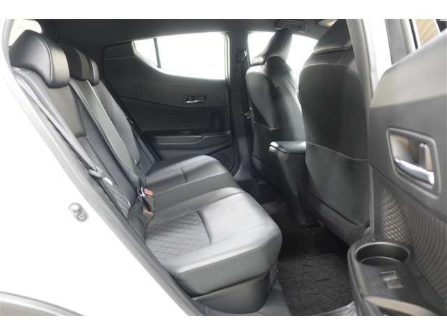 家のリビングのソファーのような居心地のリヤシート♪