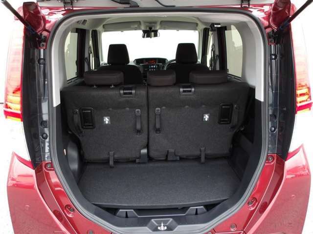 広々としたラゲージスペースを備えています。大きなものや長さのある荷物もしっかりと積み込めます。