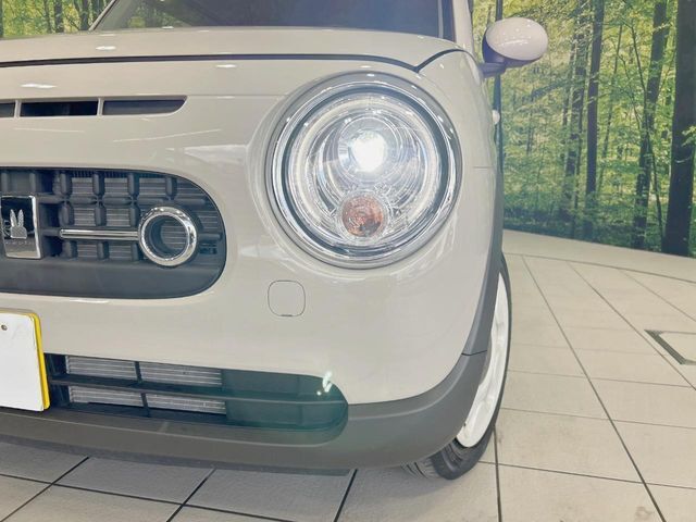 【LEDヘッドライト】悪天候や夜間走行時も良好な視界を確保し安心して運転できる高輝度LEDヘッドライトを装備！点灯速度が早く、消費電力も抑えられています。