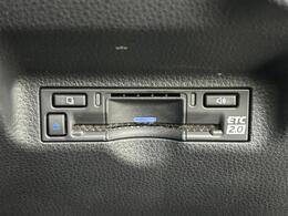 【ETC2.0】従来ETCで対応していた機能に加え、リアルタイムの渋滞情報をもとに迂回ルートを教えてくれたり、有料道路の利用がおトクになったりと、より多くのサービスを提供してくれます！