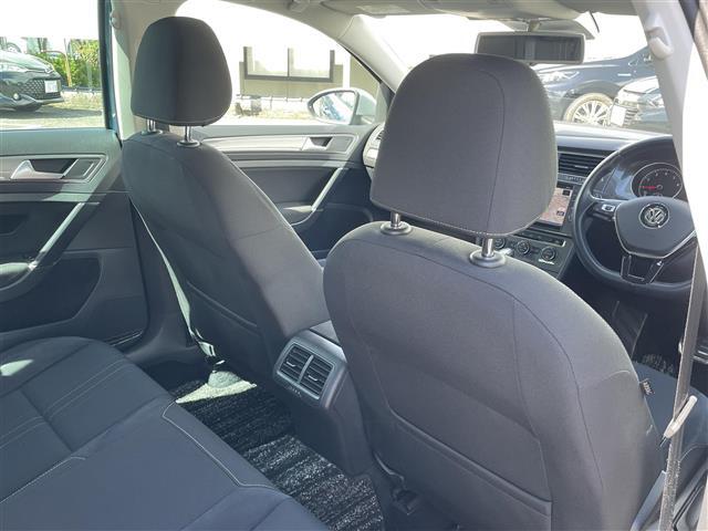 【運転席】現車の確認はお電話で在庫のご確認の上是非ご来店くださいませ！ご来店の難しい方は店舗スタッフがお電話やメールで詳細をお答えさせて頂きます。