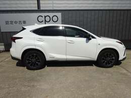 【G-link lite（有償）】万一のトラブルに対応する充実のセキュリティシステムや、音声対話による目的地設定・情報検索を備えた、先進のテレマティクスサービスが任意で利用可能です。