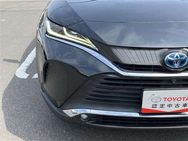 LEDヘッドライトです。デザイン性がよくとても明るいので、夜間の走行や悪天候でも安心です。しかも長寿命！