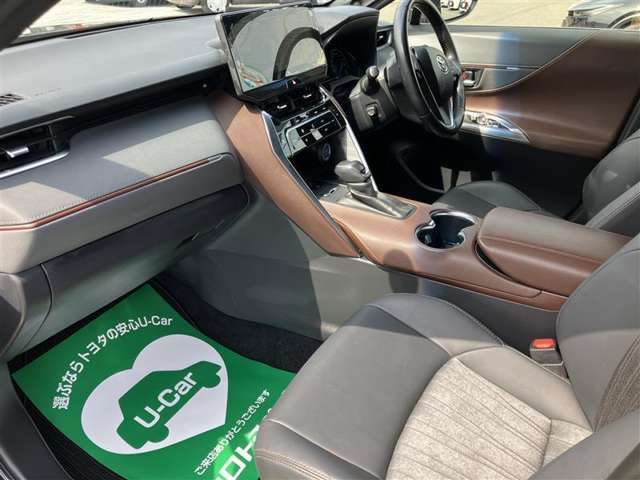 「中古車ハイブリッド保証」付き。ハイブリッド機構を無償で保証します。保証期間は、初度登録年月から10年目まで、またはロングラン保証が終わってから3年間。ただし累計走行距離が20万km以内です。