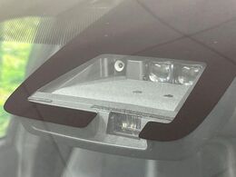 【トヨタセーフティセンス】走行中に前方の車両等を認識し、衝突しそうな時は警報とブレーキで衝突回避と被害軽減をアシスト。より安全にドライブをお楽しみいただけます。