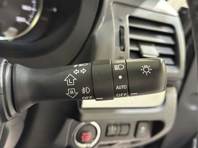 オートライト装備車両です。