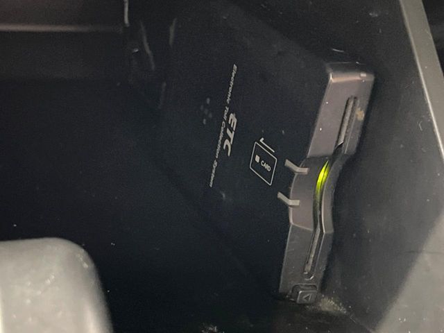 【ETC】高速道路の料金所をストレスなく通過！話題のスポットやサービスエリアに多い「スマートIC」利用時は必須のアイテムです。当店でセットアップを実施、ご納車当日からすぐにご利用いただけます！