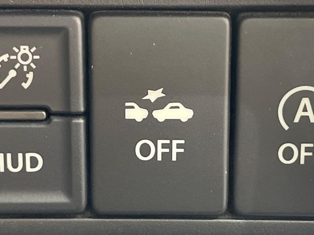 【衝突軽減システム】走行中に前方の車両等を認識し、衝突しそうな時は警報とブレーキで衝突回避と被害軽減をアシスト。より安全にドライブをお楽しみいただけます。