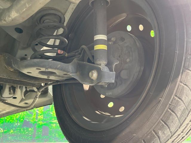 お車を安心してお乗りいただく為には、足回りの定期点検が欠かせません。サービスサポート（有償保証）では無料点検もご提供しており、安心のカーライフをお過ごしいただけるサポート体制が整っています。