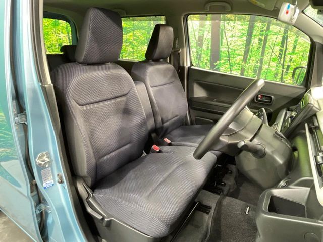 運転席シート廻りは使用感も少なく、良好な状態となっています。丁寧に使われていたことがよくわかりますね。