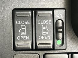 【両側パワースライドドア】スマートキーや運転席のスイッチで後席両側スライドドアの開閉が可能♪電動だから力を入れてドアを開ける必要が無く、小さなお子様でも簡単に開け閉めでき快適です♪