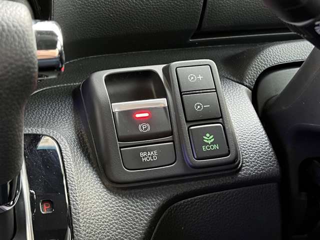 この度は当店のお車をご覧いただきありがとうございます。お問合せはメールまたは、無料電話0078-6003-708539にてお待ちしております。