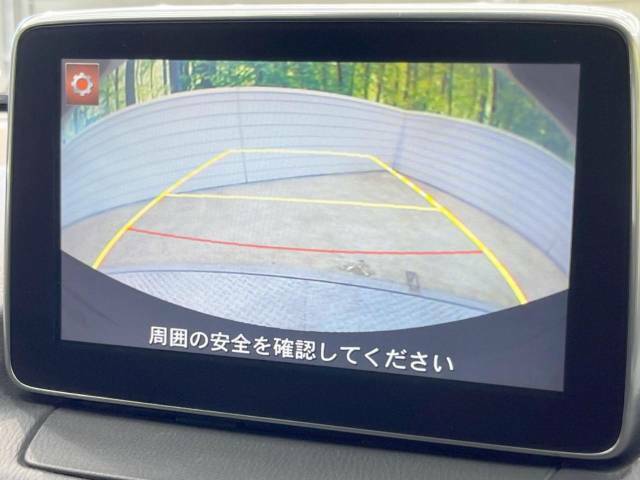 【バックカメラ】駐車時に後方がリアルタイム映像で確認できます。大型商業施設や立体駐車場での駐車時や、夜間のバック時に大活躍！運転スキルに関わらず、今や必須となった装備のひとつです！